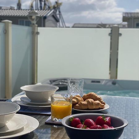 Premium Accommodation With Luxury Hot-Tub And Decking Area, Near Fantasy Island Ingoldmells Exterior foto