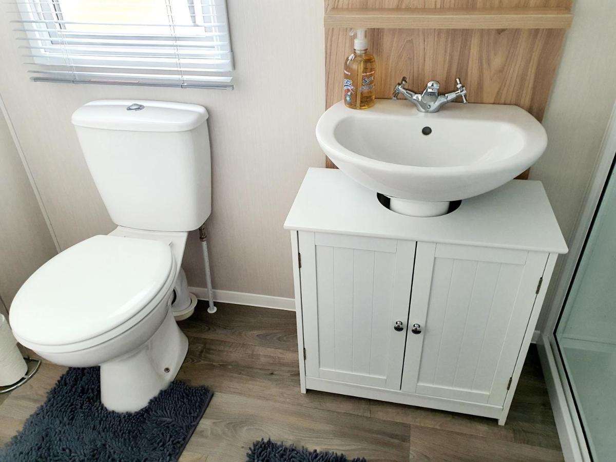 Premium Accommodation With Luxury Hot-Tub And Decking Area, Near Fantasy Island Ingoldmells Exterior foto