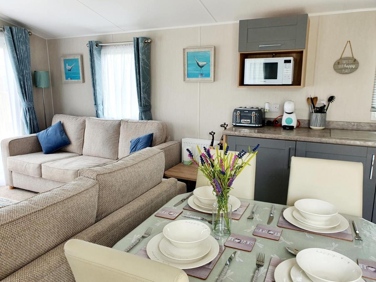 Premium Accommodation With Luxury Hot-Tub And Decking Area, Near Fantasy Island Ingoldmells Exterior foto
