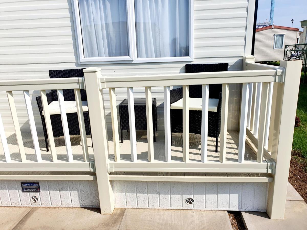 Premium Accommodation With Luxury Hot-Tub And Decking Area, Near Fantasy Island Ingoldmells Exterior foto