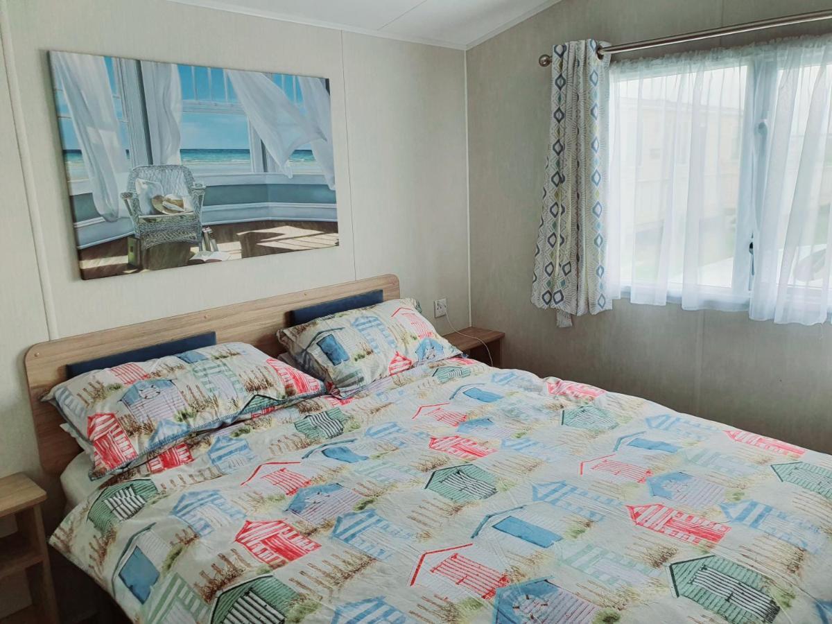 Premium Accommodation With Luxury Hot-Tub And Decking Area, Near Fantasy Island Ingoldmells Exterior foto