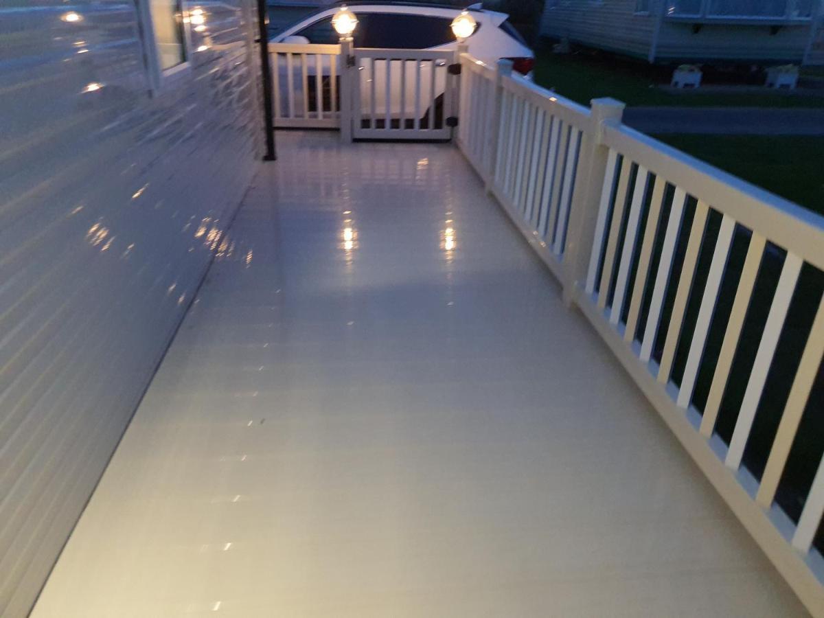 Premium Accommodation With Luxury Hot-Tub And Decking Area, Near Fantasy Island Ingoldmells Exterior foto