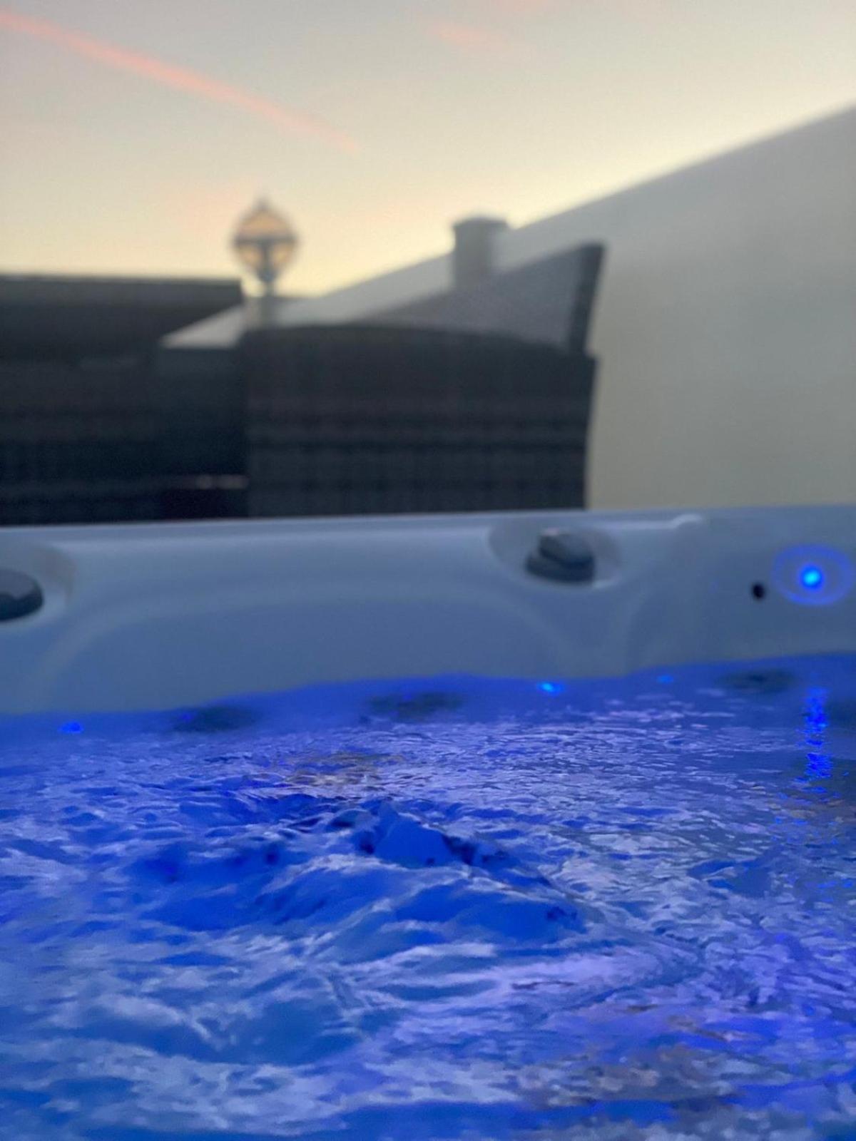 Premium Accommodation With Luxury Hot-Tub And Decking Area, Near Fantasy Island Ingoldmells Exterior foto