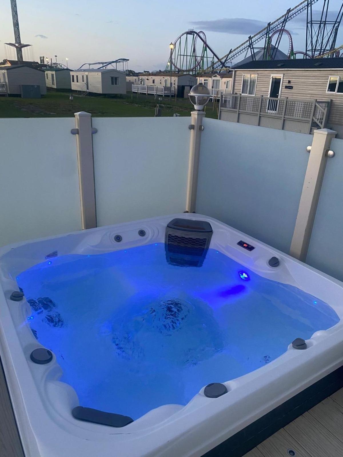 Premium Accommodation With Luxury Hot-Tub And Decking Area, Near Fantasy Island Ingoldmells Exterior foto